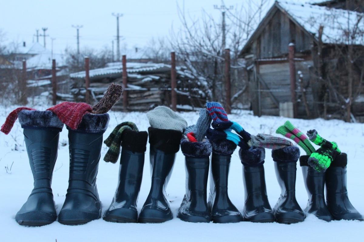 Watch the video of Warm Feet 2015